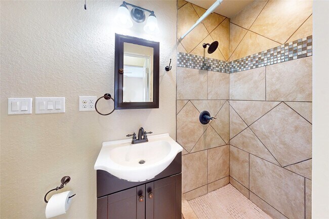 Building Photo - 407 Arizona St