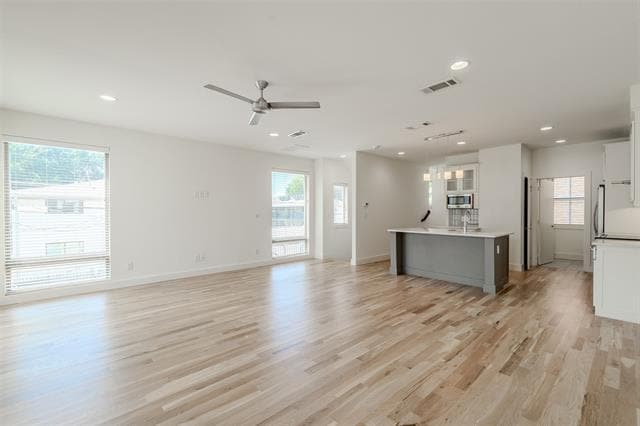 Building Photo - 6270 Oram St
