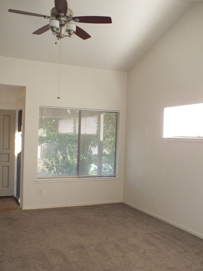 Building Photo - Rescue duplex 2/1 home w garage $2195