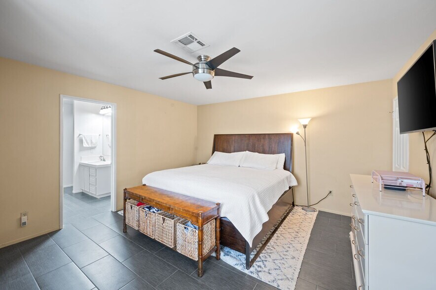 Building Photo - 78990 Bayside Ct