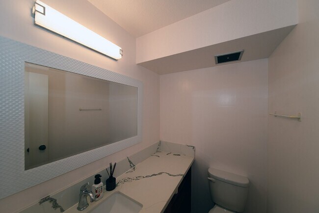 Building Photo - 430 Keoniana St