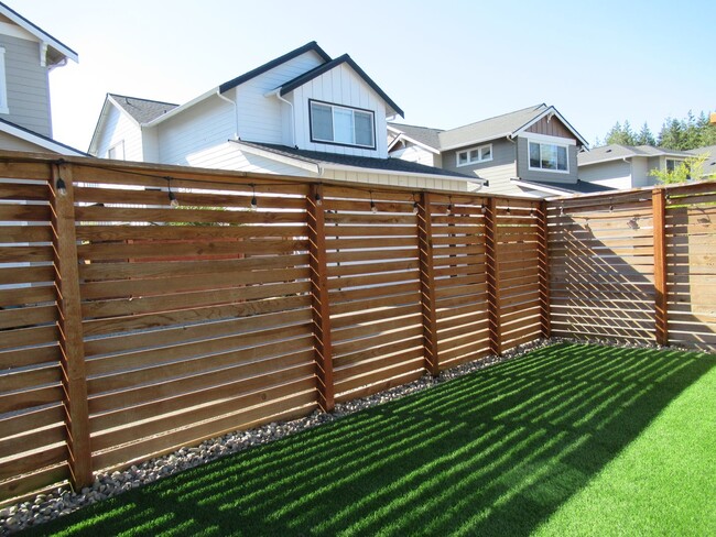 Building Photo - Light and Bright 3 bedroom, 1.5 bath home in Tehaleh