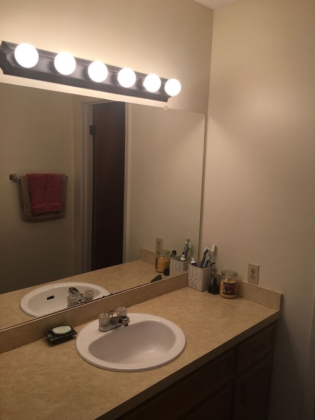 Building Photo - 5 BR 3 full BA House