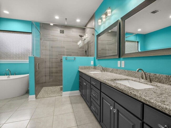 Building Photo - 102 Hidden Trails