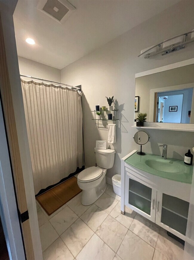 Building Photo - 13 Autumn Ln