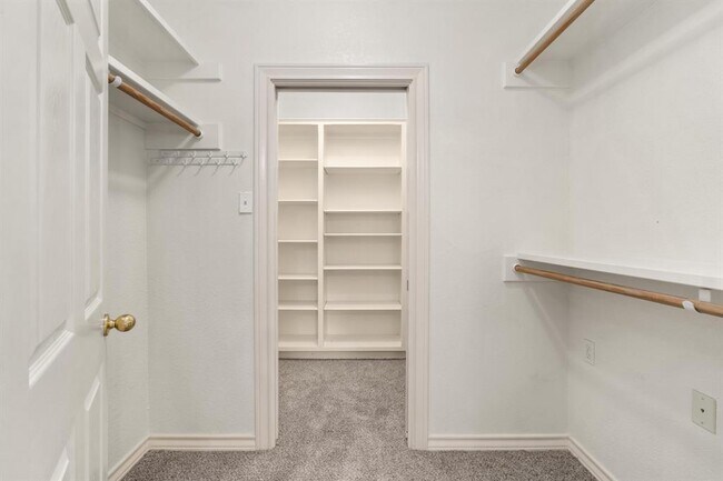 Building Photo - 6002 Ascot Cove