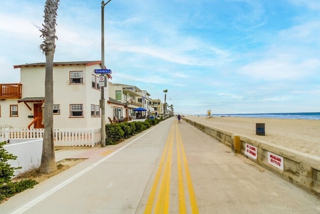 Building Photo - Cozy Home Between Mission Beach and Missio...