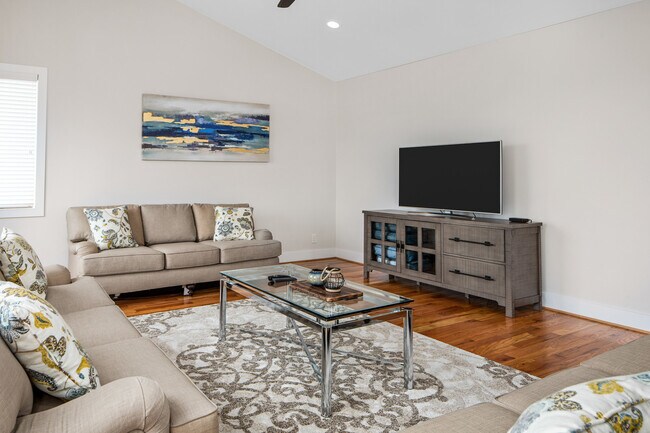 Building Photo - 1203 Tremont Ave