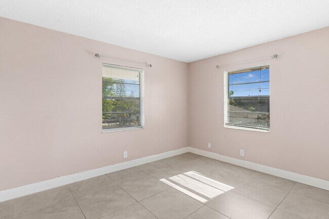 Building Photo - 1515 N Federal Hwy