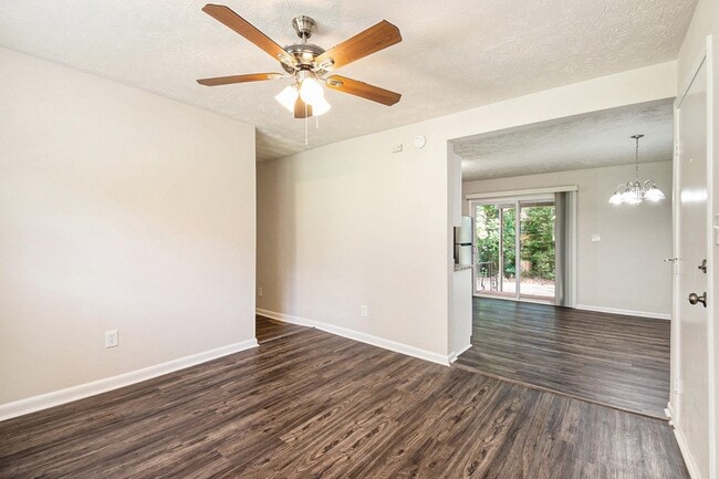 Building Photo - 2364 Peachwood Cir NE