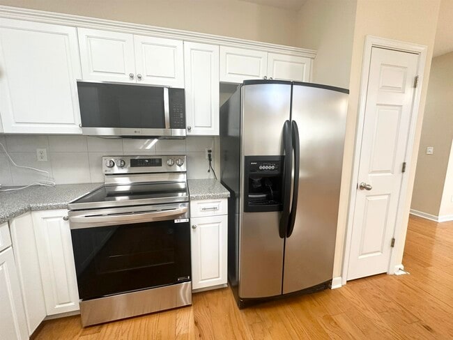 Building Photo - 8516 Shady Elm Dr