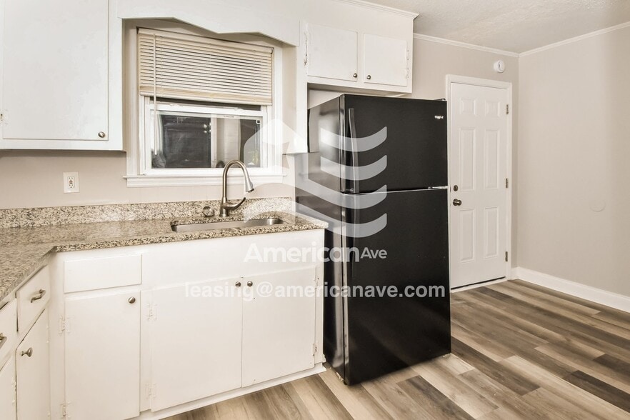 Building Photo - 4232 Shorecrest Dr