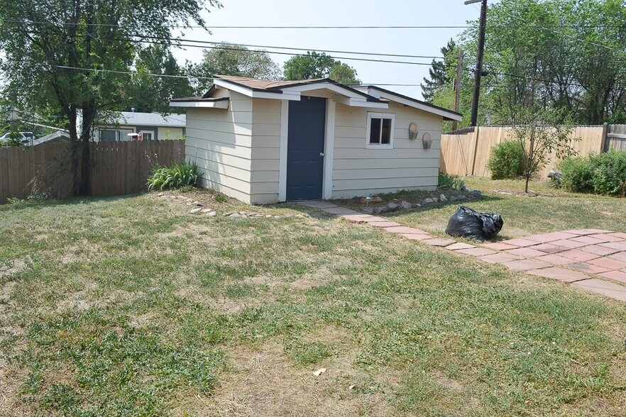 Building Photo - 320 Cuchara St
