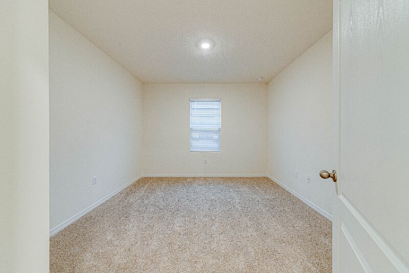 Building Photo - 1245 Cascades Ave