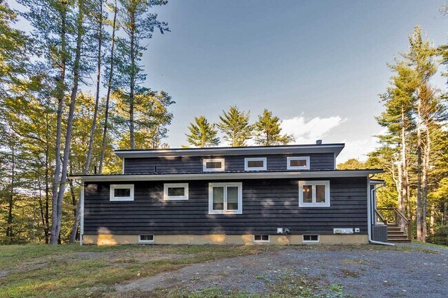 Building Photo - 968 Academy Hill Rd