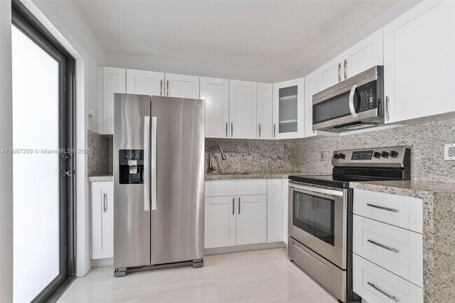 Primary Photo - 2567 SW 21st Ave
