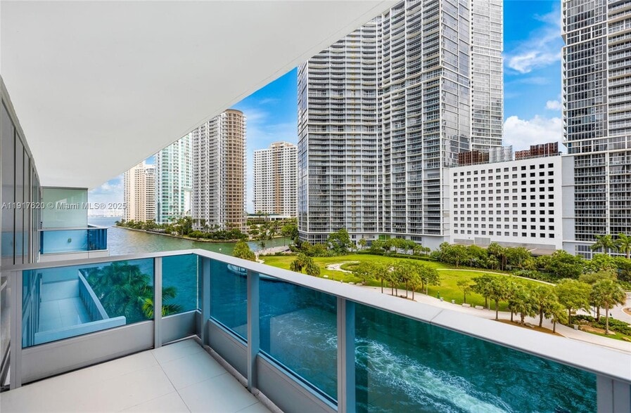 Building Photo - 200 Biscayne Boulevard Way