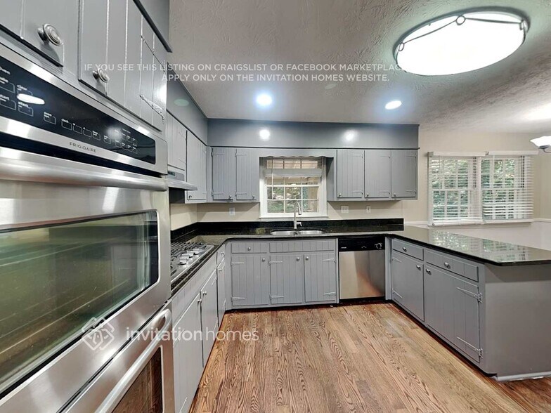 Building Photo - 2729 E Sudbury Ct