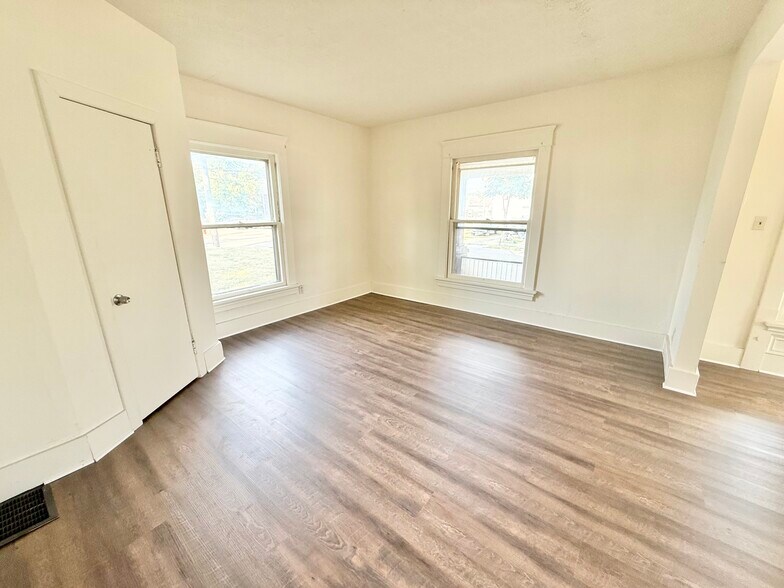 Building Photo - 1507 Garfield Ave SW