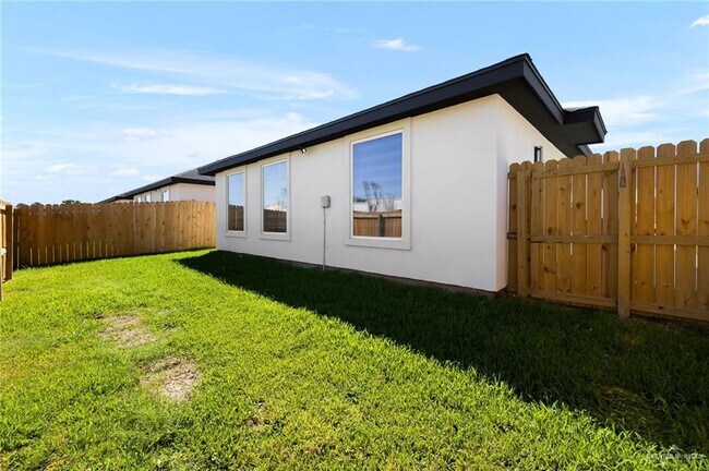 Building Photo - 31 Dragonfly St