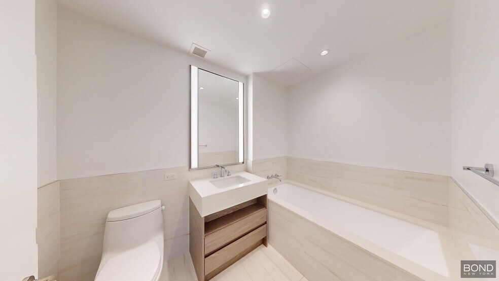 Building Photo - 635 W 59th St