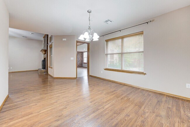 Building Photo - Beautiful 3-Bedroom / 2-Bathroom home in Yukon!