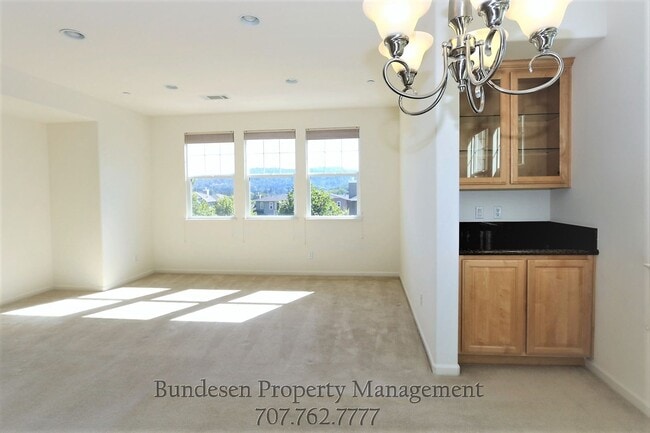 Building Photo - 18 Rowe Ranch Dr