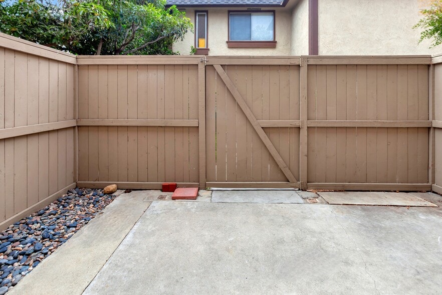 Building Photo - 22974 Via Nuez