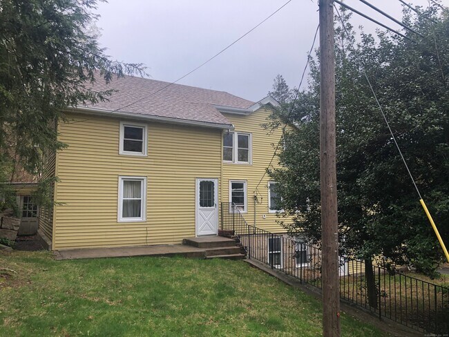 Building Photo - 42 Fisher Hill Rd