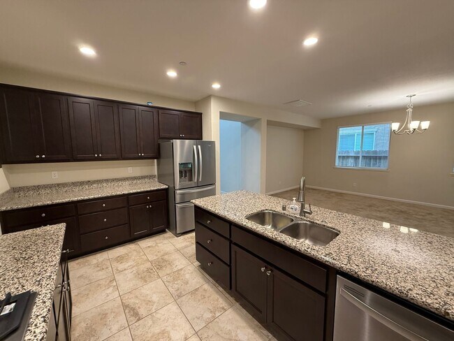 Building Photo - 2021 built two story in Oakdale!