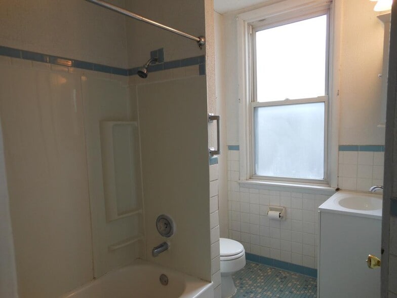 Bathroom - 4530 Lafayette Avenue