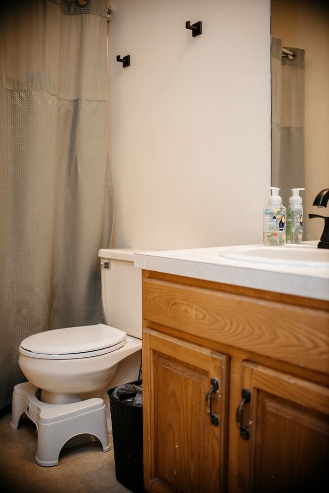 Building Photo - 16 Cranfield Ct