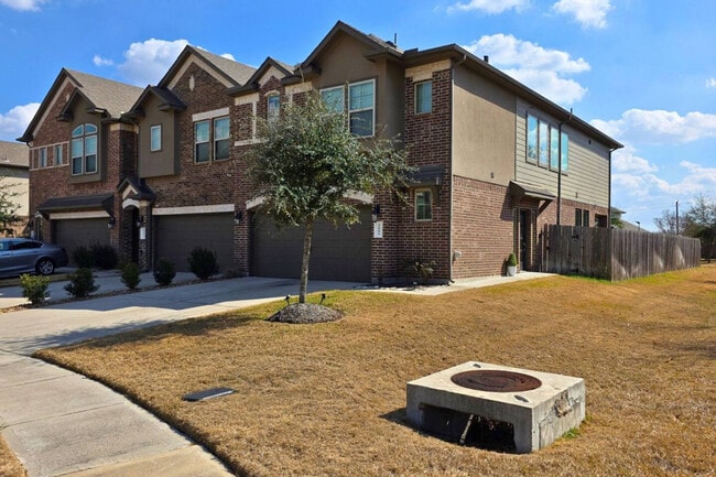 Building Photo - 3803 Lancer Cir