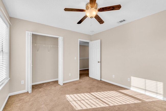 Building Photo - 16 Bushwood Dr