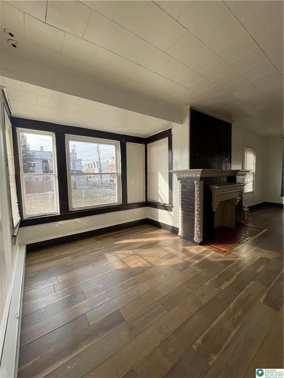 Building Photo - 918 W Green St