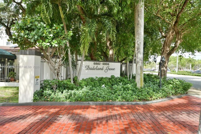 Building Photo - 6884 N Kendall Dr
