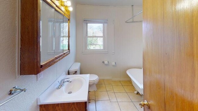 Building Photo - 820 N 13th St