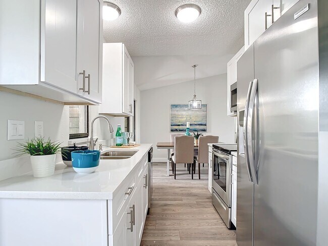 Building Photo - Gorgeous 3-Bedrorom, 2 Bath, 1165 sq ft home