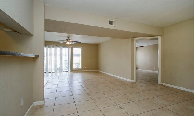Building Photo - 2822 S Bartell Dr
