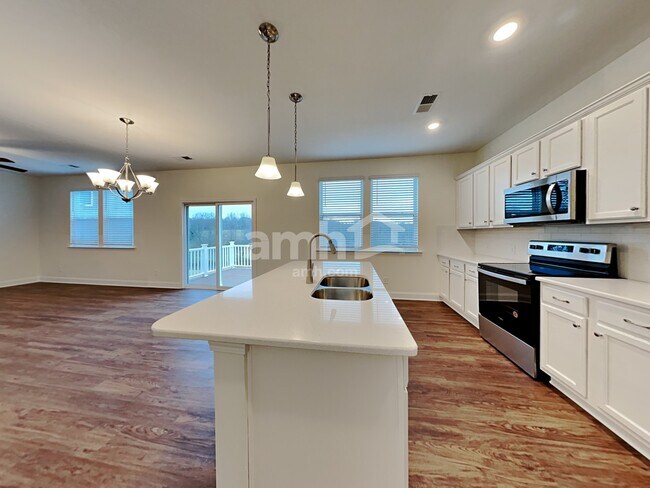 Building Photo - 180 Larragan Dr