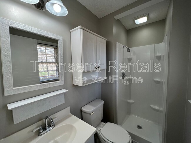 Building Photo - 718 Dandridge Dr