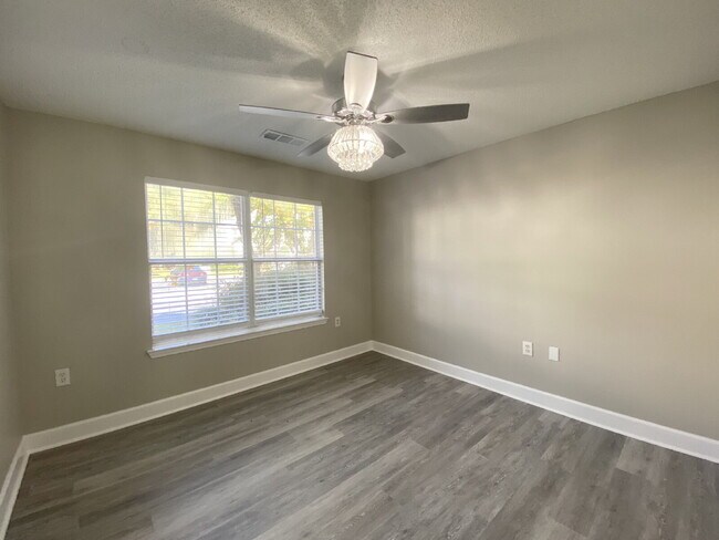 Building Photo - Renovated Two-Bedroom Condo for Rent!