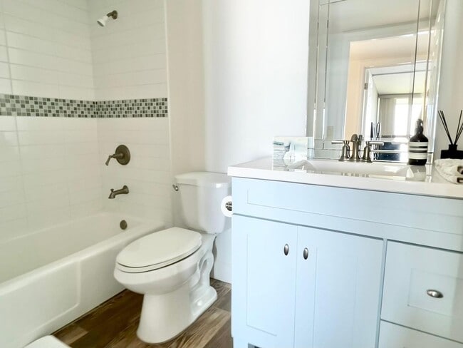 Building Photo - 132 Lakeshore Dr