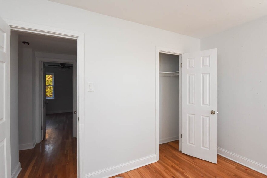 Building Photo - 2735 W Berwyn Ave
