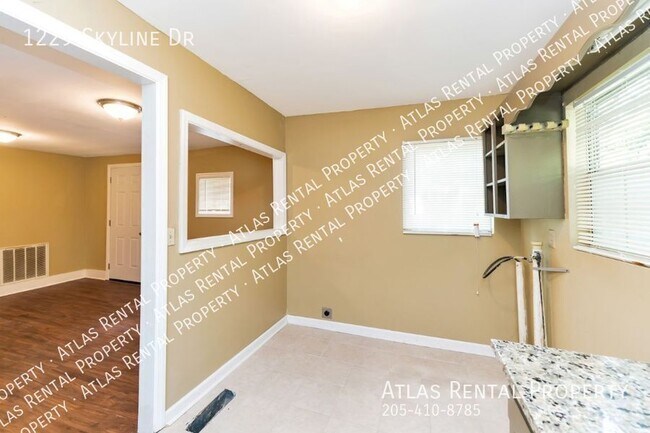 Building Photo - 1229 Skyline Dr