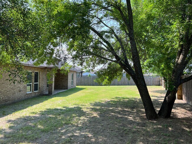Building Photo - Lovely home for rent in Ennis, TX!