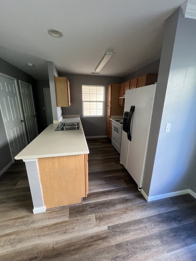 Building Photo - 716 Woodside Creek Dr