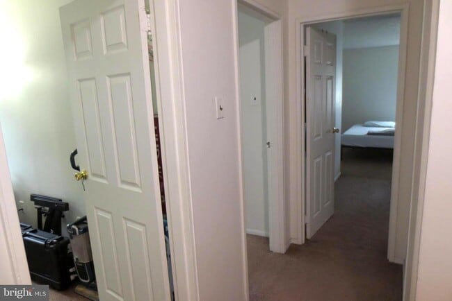 Building Photo - 424 Meadowview Ln