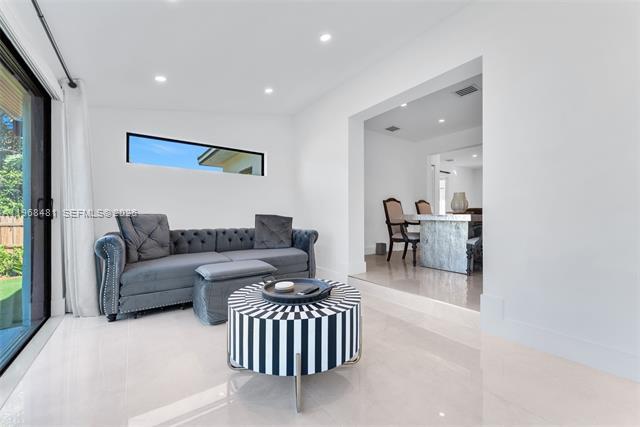 Building Photo - 231 NE 45th St