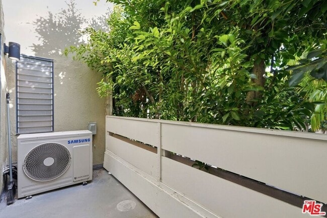 Building Photo - 612 Huntley Dr